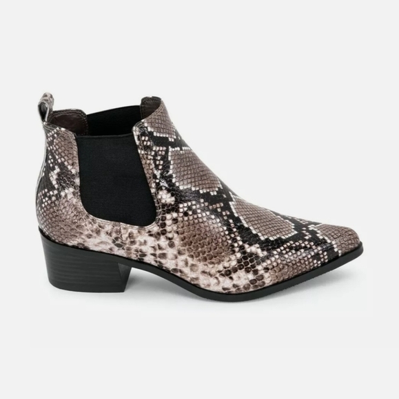 BLONDO Emelia Snake‎ Print Waterproof Leather Chelsea Rain Boots Sz 6 - Picture 1 of 6